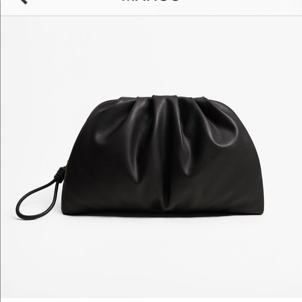 Mango Women’s Pleated Volume Clutch. Black.